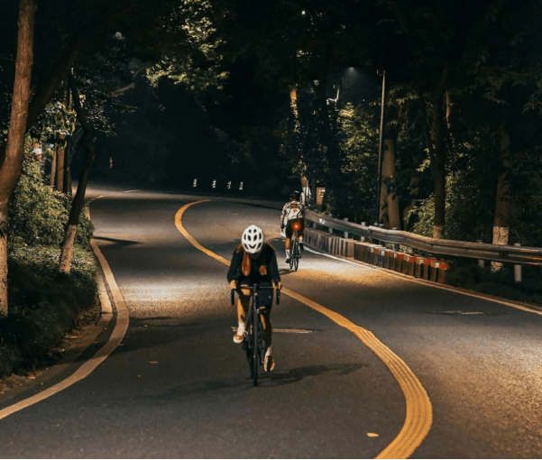 Night Cycling: Enjoy a unique ride, but keep safety guidelines in mind 1 微信图片 20250417092504 Night Cycling: Enjoy a unique ride, but keep safety guidelines in mind
